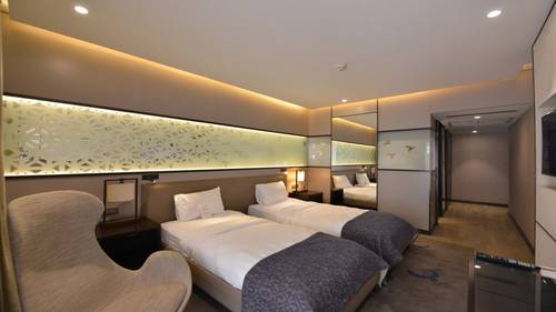 Waxwing Hotel