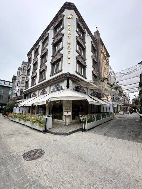 Port Hotel