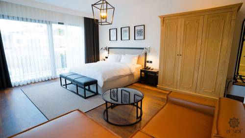 Be Side Hotel