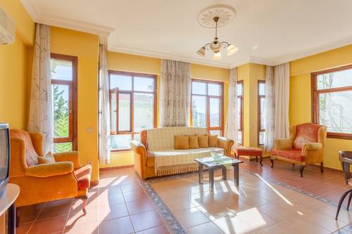  Arykandos Ortak Havuzlu Villa