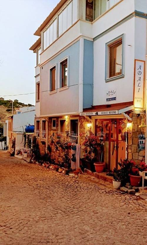 Adalı Pansiyon