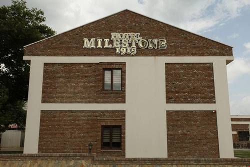 Hotel Milestone 1915