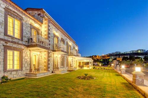 Navalia Hotel