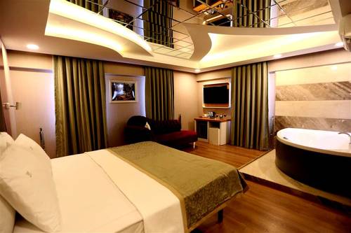 Life Corner Hotel
