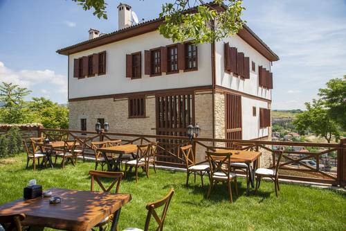 Saffronia 1900  Konak