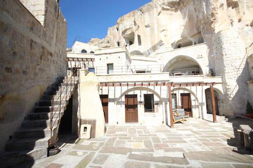 1811 Cave Otel