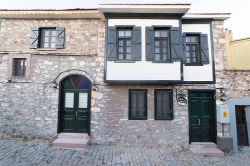 Avlulu Konak Küçükköy