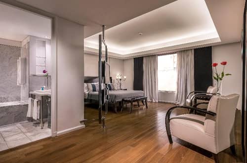 Broadway Hotel & Suites