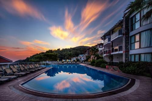 Tropical Deluxe Suites