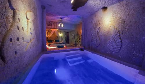 Bayar Cave Suites
