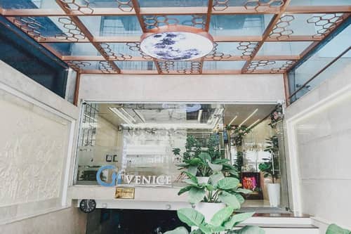 Ngoc San San Hotel By Zuzu