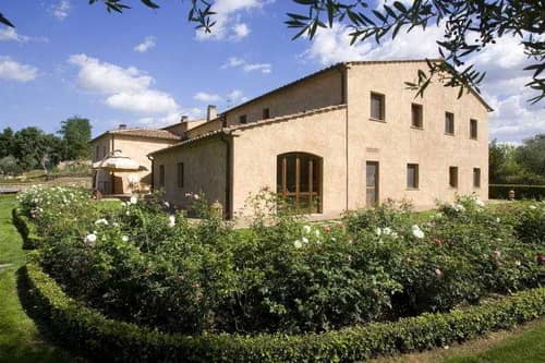 Sovana Hotel Resort