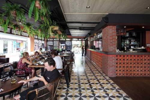 Rambuttri Village Inn & Plaza