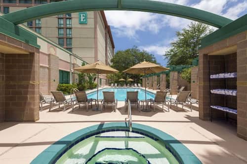 Embassy Suites by Hilton Tampa USF Near Busch Gard