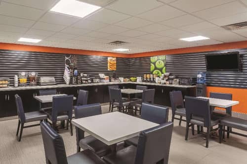 La Quinta Inn & Suites Knoxville Strawberry Plains
