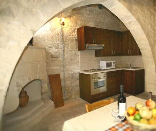 Leonidas Village Houses