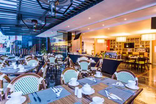 One Sixteen Hotel