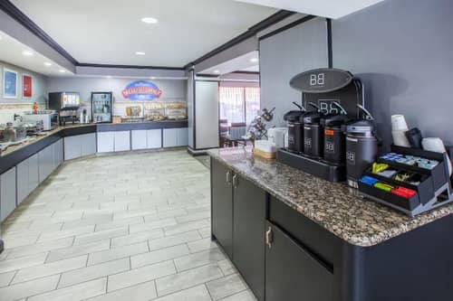 Baymont Inn & Suites Canton
