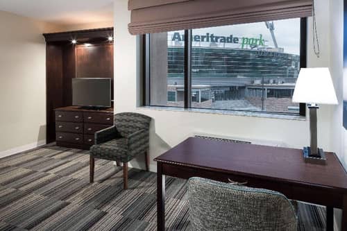 Hampton Inn & Suites Omaha-Downtown
