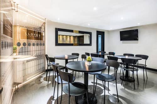 Lloyds Apartsuites Parque 93