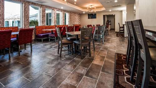 Orangewood Inn & Suites Kansas City Airport