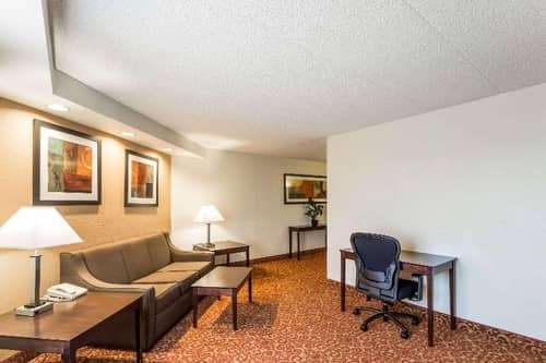 Quality Suites Milwaukee Airport