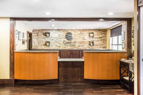 Comfort Inn & Suites Ballpark Area