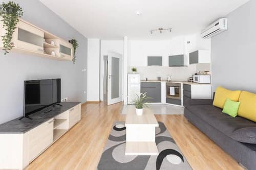 Corvin Plaza Apartments & Suites