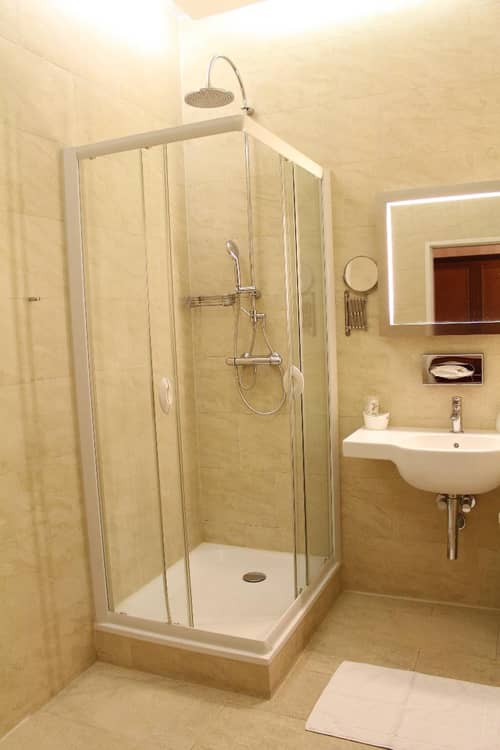 Opera Suites self check in