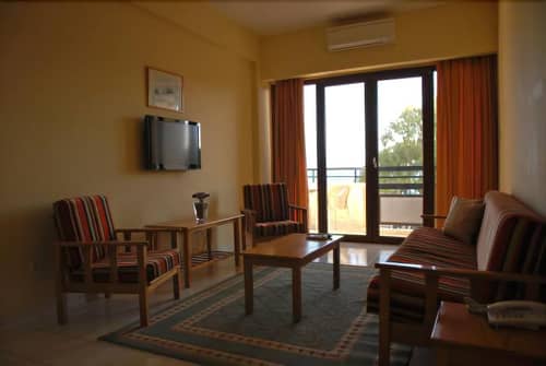 Pigeon Beach Hotel Apartments