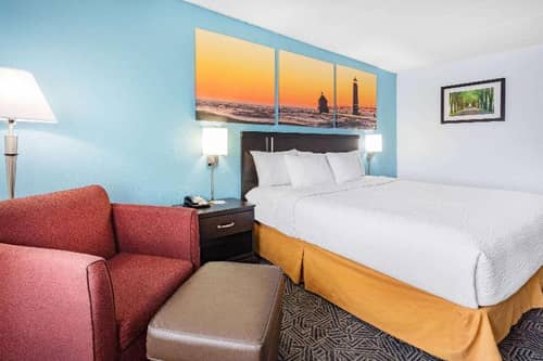 Days Inn by Wyndham Livonia - Detroit