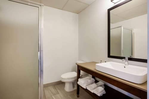 Days Inn & Suites By Wyndham Rochester Hills Mi