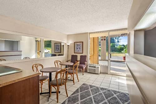 Super 8 by Wyndham Commerce