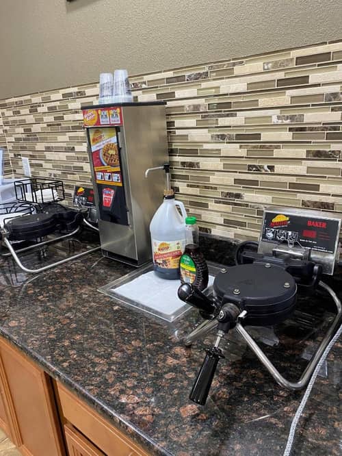 Travelodge by Wyndham Iowa City