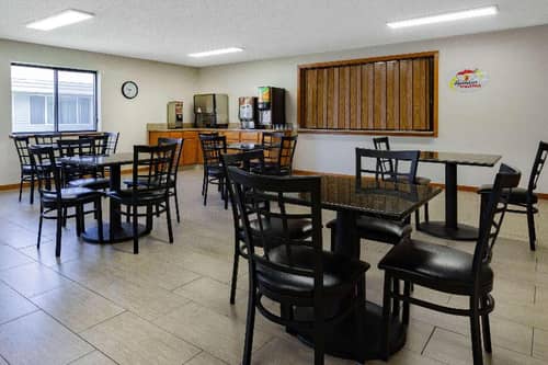 Super 8 by Wyndham La Crosse