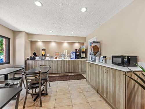 Super 8 by Wyndham Elgin