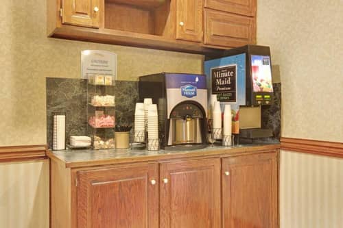 Clarion Pointe Near University