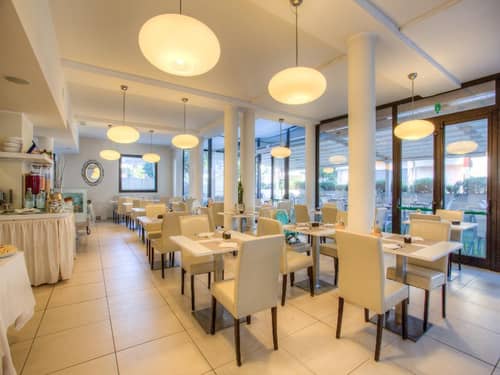 Hotel Ferretti Beach