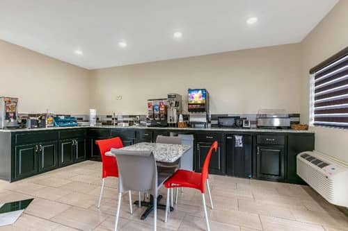 Econo Lodge Inn & Suites Northport