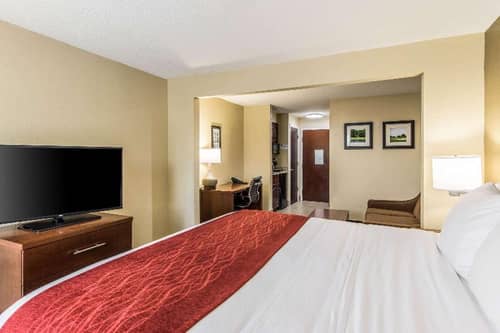 Comfort Inn & Suites Greenwood Near University