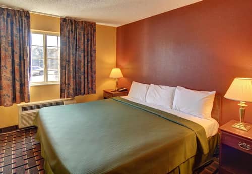 HomeTown Inn & Suites