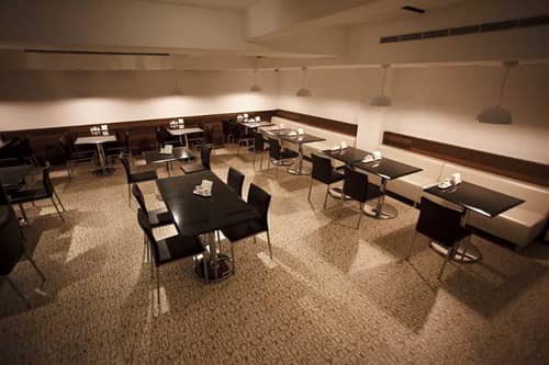 Royal Group Hotel -Ho Yi Branch