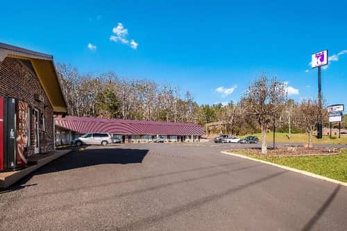 Knights Inn Cleveland