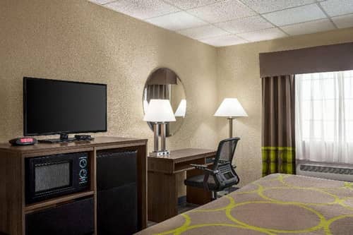 Super 8 by Wyndham Gainesville TX