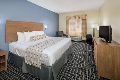 Days Inn & Suites by Wyndham Union City
