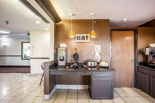 Super 8 by Wyndham Galesburg