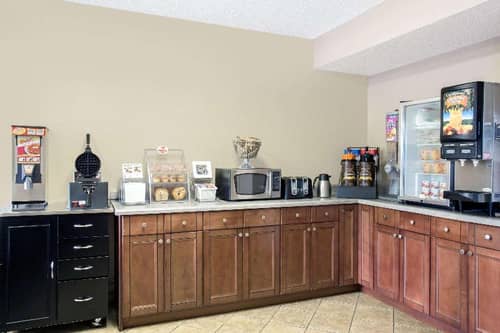 Super 8 by Wyndham Clemmons/Winston-Salem Area