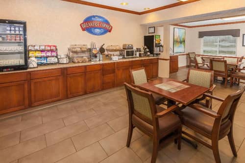 Baymont by Wyndham Galesburg