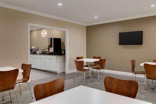 Super 8 by Wyndham Pearl/Jackson/East