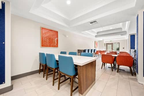 Holiday Inn Express and Suites Lincoln Roseville A